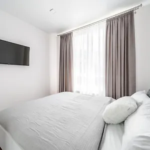 https://semicvit-apartamenti-z-vigladom-na-misto.hotelslviv.net